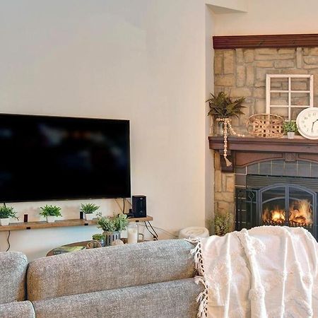 Huge Condo In Front Of Tremblant Ski Resort Mont-Tremblant Exterior photo