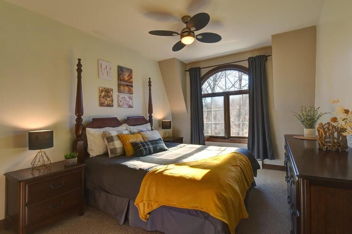 Huge Condo In Front Of Tremblant Ski Resort Mont-Tremblant Exterior photo